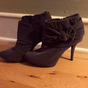 Dark Gray Bow Tie Booties